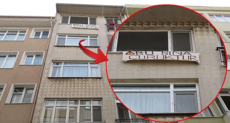 ‘Bu bina çürüktür’ pankartı astı, evi boşalttı