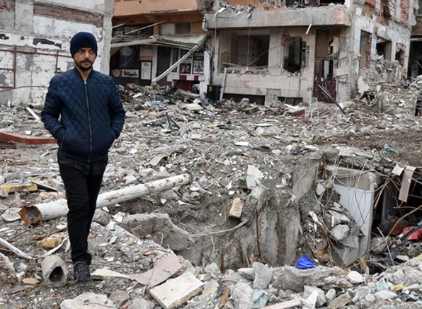 88 saat enkaz altında kaldı, çocukluk alışkanlığı sayesinde kurtuldu!