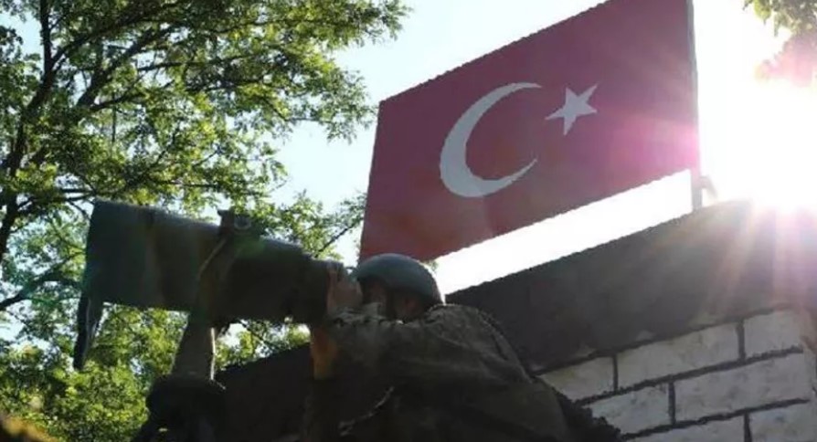 MSB: Yunanistan’dan Türkiye’ye itilen 3 FETÖ mensubu yakalandı MSB: Yunanistan’dan Türkiye’ye itilen 3 FETÖ mensubu yakalandı