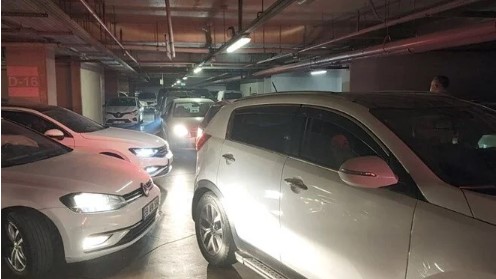 AVM otoparkında “egzoz gazı” paniği