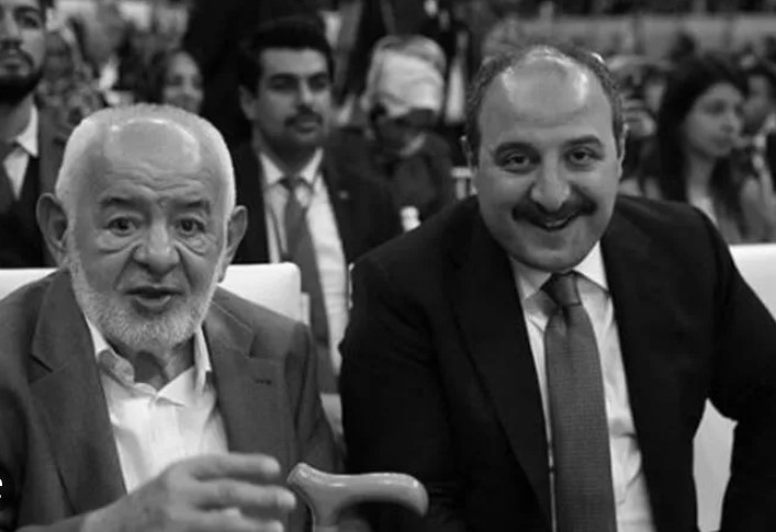 Bakan Varank’ın babası Ali Haydar Varank son yolculuğuna uğurlanıyor Bakan Varank’ın babası Ali Haydar Varank son yolculuğuna uğurlanıyor