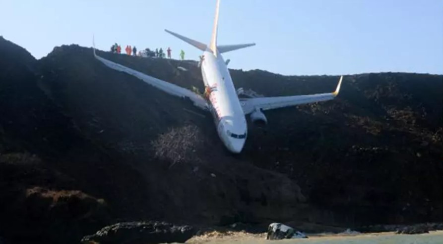Pistten çıkan uçağın ikinci pilotu: Sağ motor geri itiş sisteminde arıza mevcuttu