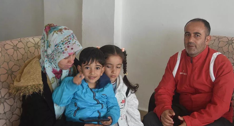 Anten kablosu ile ailesini enkazdan kurtardı! ‘Eşim ve çocuklarımla helalleştim’