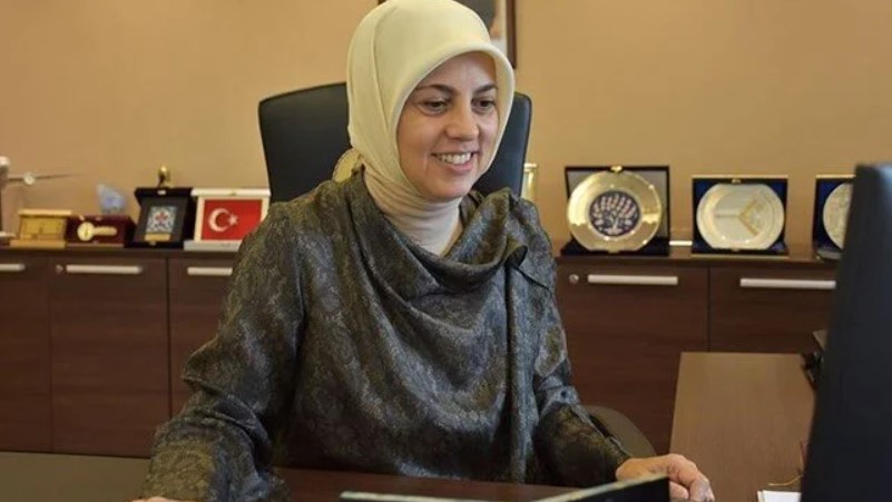 Merve Kavakcı görevden alındı