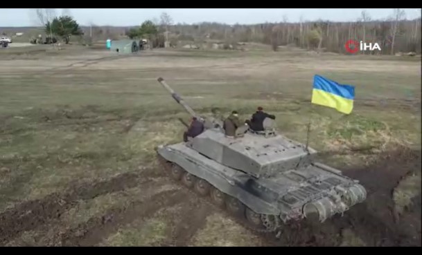 Ukrayna, İngiliz yapımı ilk Challenger 2 tanklarını teslim aldı