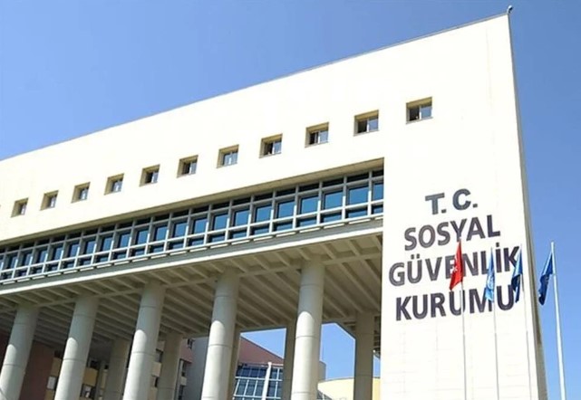 SGK’dan çalışan EYT’liler için kolaylık! ‘Emekli olur’ yazısına gerek kalmadı…