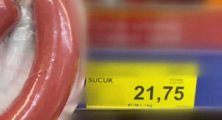 Sucuk yerine ot yediriyorlar
