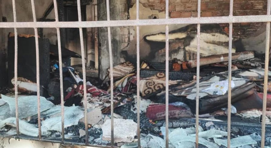 Pencereden yakıcı madde attılar, ev kül oldu