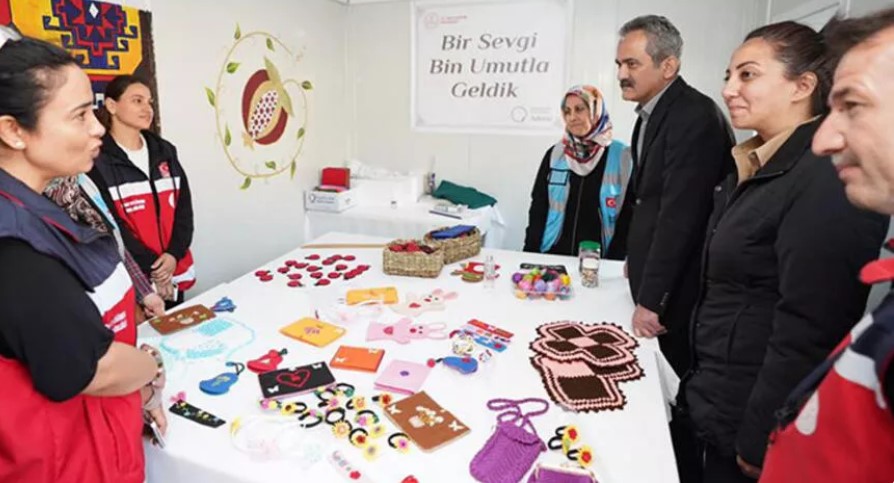 Bakan Özer: Deprem bölgesinde 7 bin 451 halk eğitim kursu açtık Bakan Özer: Deprem bölgesinde 7 bin 451 halk eğitim kursu açtık