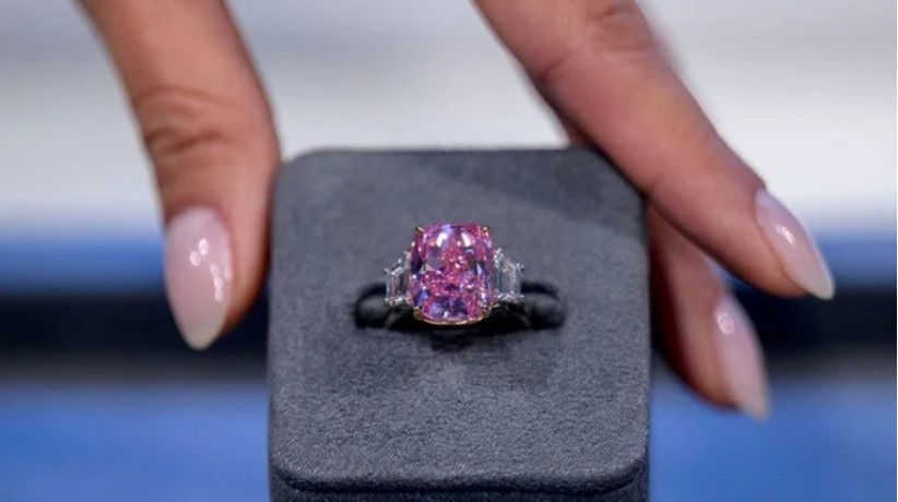 Dünyanın en nadir elması ‘Sonsuz Pembe’ satışa çıkıyor