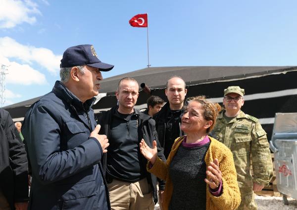 Bakan Akar’dan çadır kentte inceleme