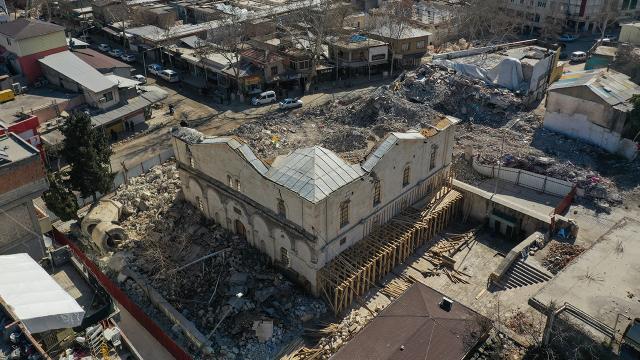 Adıyaman’daki cami ve türbeler depremde ağır hasar aldı