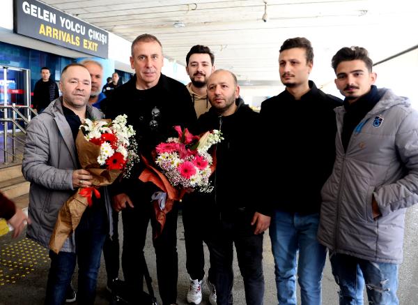 Abdullah Avcı’ya Trabzon’da çiçekli karşılama