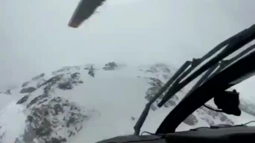 Yaralı dağcı için nefes kesen kurtarma operasyonu