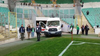 Stadyumda ses sistemi arızalandı! İstiklal Marşı ambulanstan seslendirildi