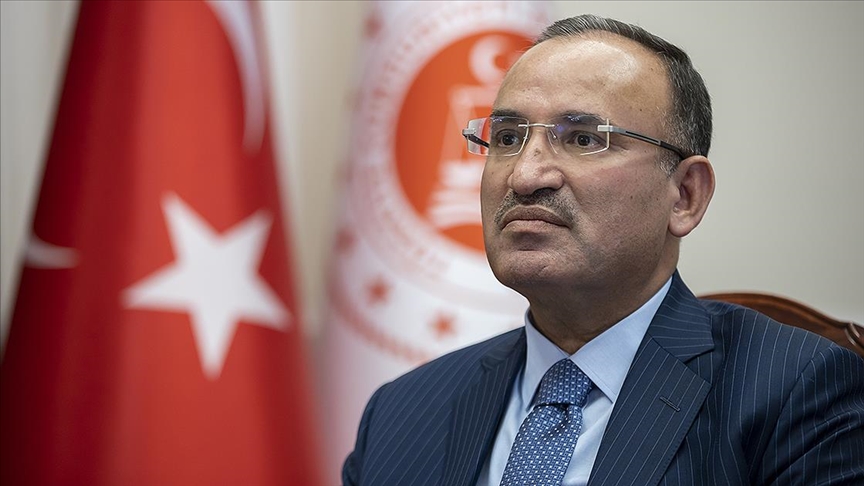 Bakan Bozdağ’dan, okul müdürüne başörtüsü tepkisi Bakan Bozdağ’dan, okul müdürüne başörtüsü tepkisi