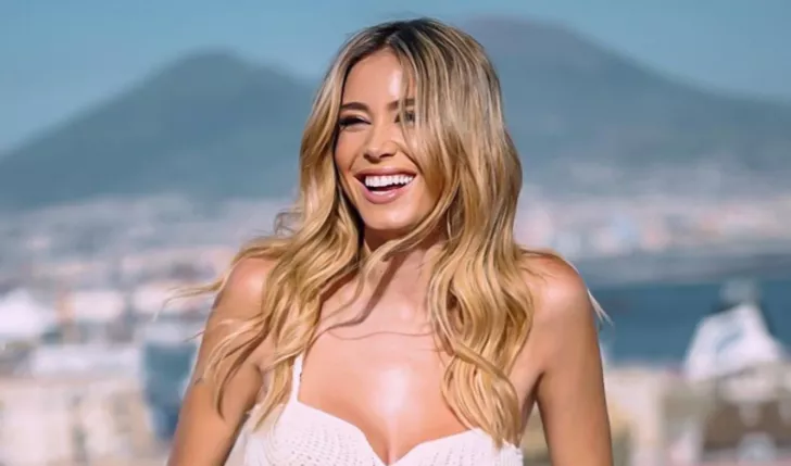 Diletta Leotta’dan karnı burnunda poz!
