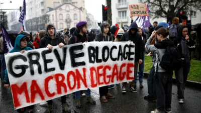 Paris’te kanalizasyon işçilerinden fareli eylem