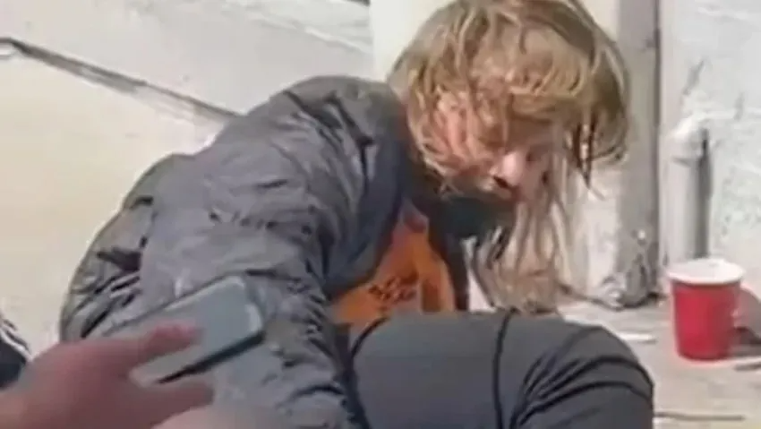 ABD’de bir kadının doğumu sokakta gerçekleşti
