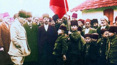 23 Nisan Ulusal Egemenlik ve Çocuk Bayramı’nda çocuklarla Atatürk