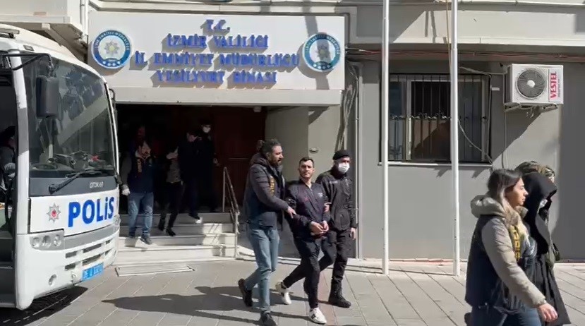 Yeşilçam filmleri gerçek oldu: İçeceklerine ‘kokusuz aseton’ atıp uyutarak dolandırmışlar