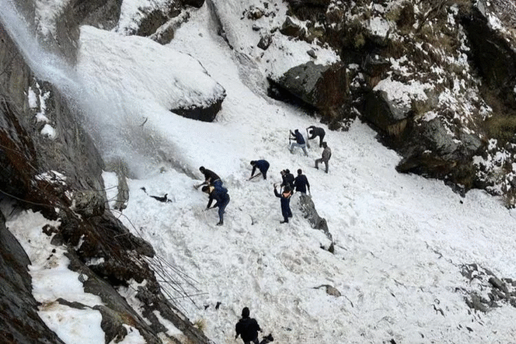 Hindistan’da çığ düştü: 6 ölü