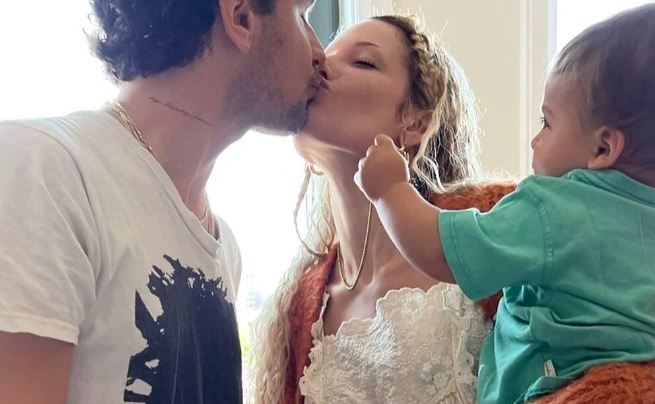 Halsey: Anne sütü cilde iyi geliyor