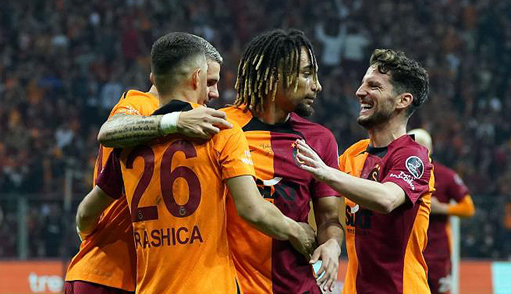 Galatasaray evinde şov yaptı