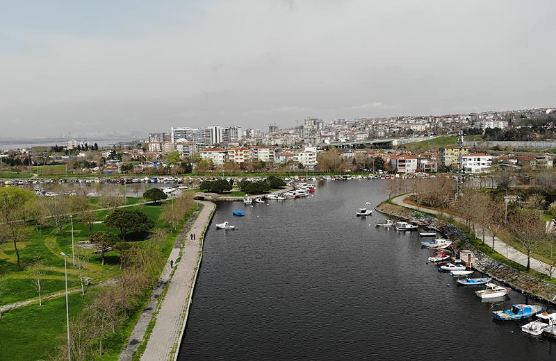 Menekşe Deresi’nin rengi değişti