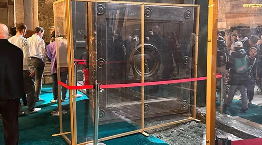 Ayasofya Camii’nde çok konuşulan görüntü!