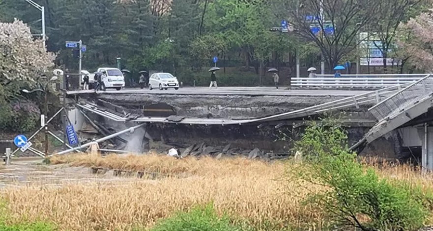 Güney Kore’de köprü çöktü: 1 ölü, 1 yaralı