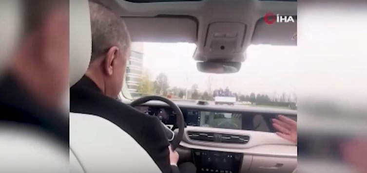 Erdoğan ile eşi Emine Erdoğan arasında gülümseten diyalog