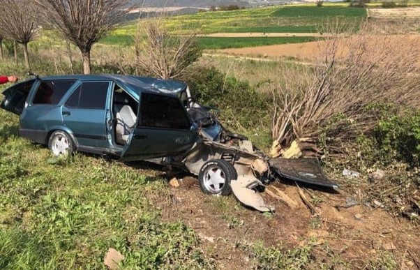 Bursa’da feci ölüm… Çarptığı ağaç üzerine devrildi!