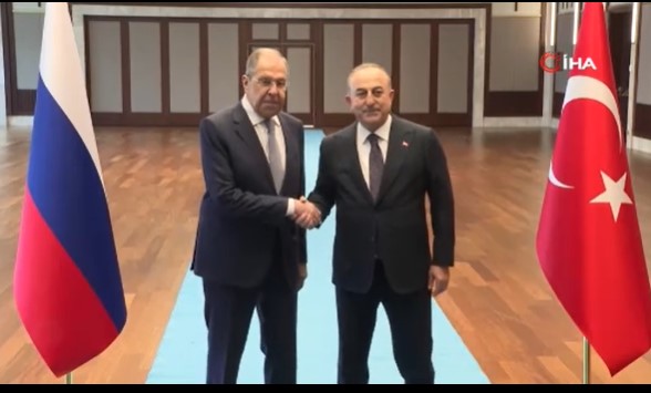 Bakan Çavuşoğlu Lavrov ile bir araya geldi Bakan Çavuşoğlu Lavrov ile bir araya geldi