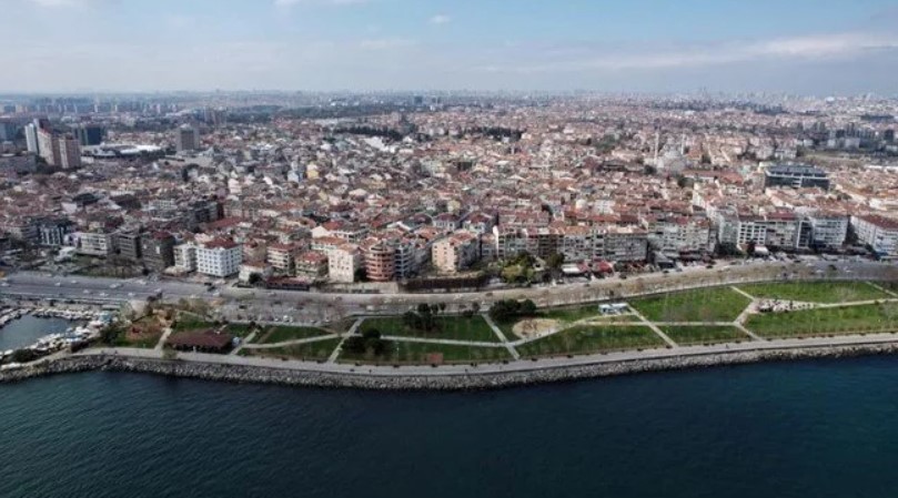 Kiracılar fay hattından kaçtı daireler ortada kaldı