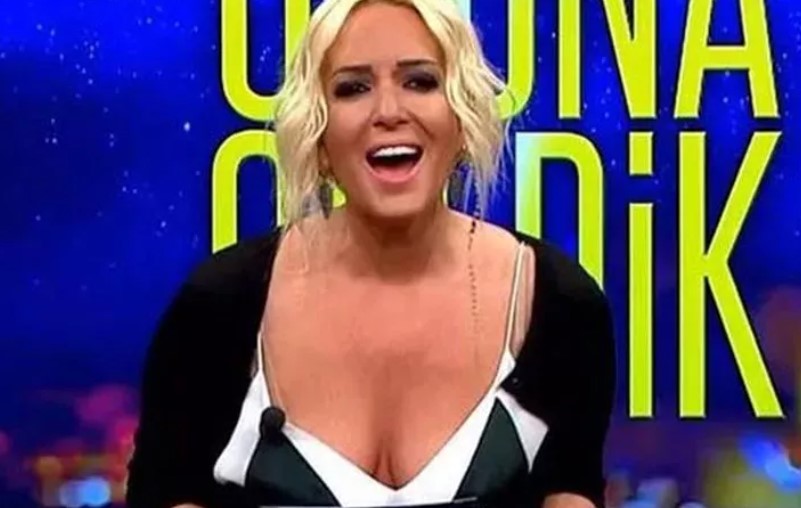 Saba Tümer beyaz mini elbisesiyle poz verdi!