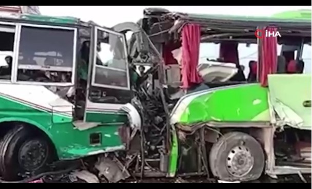 Pakistan’da yolcu otobüsleri çarpıştı: 5 ölü, 25 yaralı