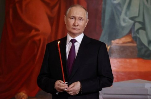 Putin Moskova’da Paskalya ayinine katıldı