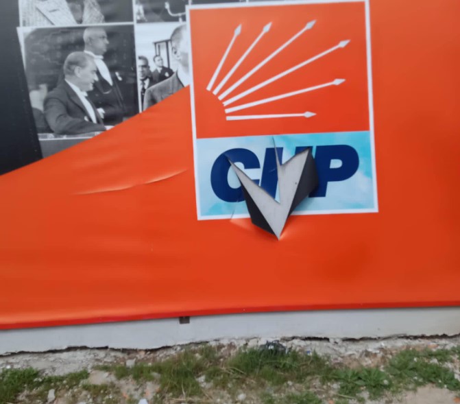 Bursa’da CHP Nilüfer İlçe Başkanlığı’na saldırı!