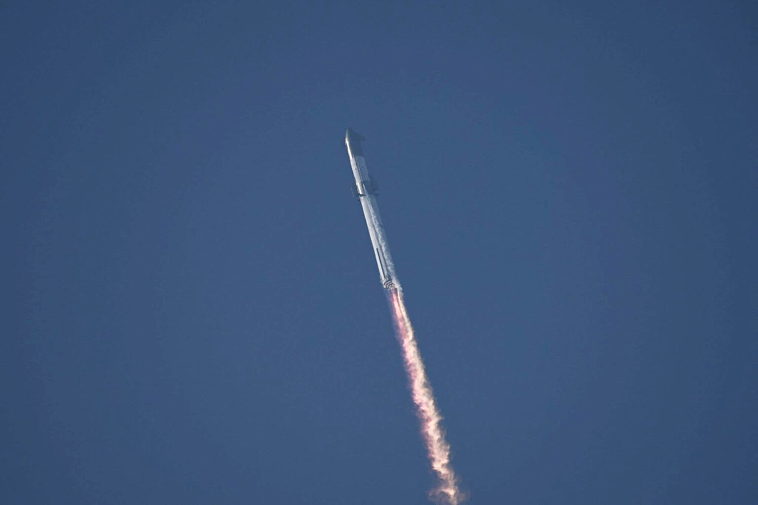 Starship roketi fırlatmadan 4 dakika sonra patladı