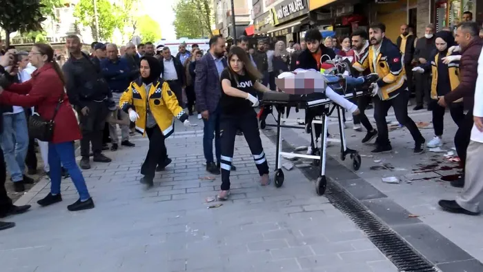 Binadan başına beton parçaları düşen kadın kurtarılamadı