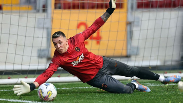 Muslera Galatasaray savunmasının kurbanı oldu