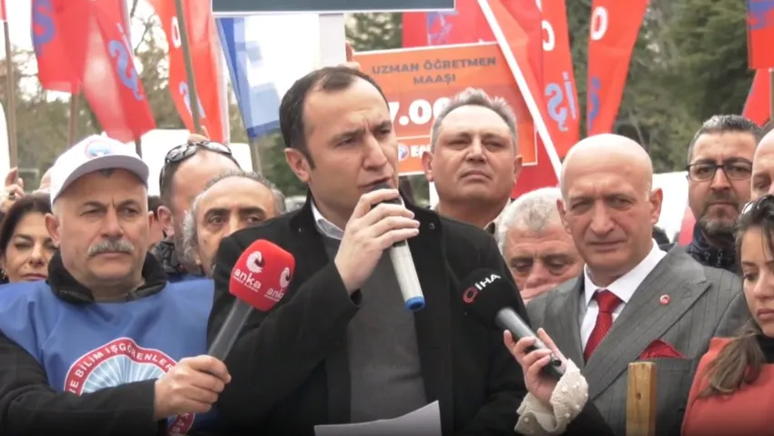 Memurlar Vedat Bilgin’e tepki için bakanlık önünde