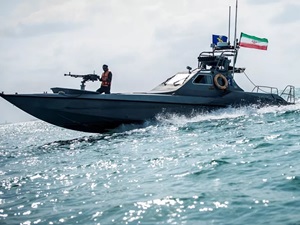 İran, ABD’ye ait nükleer denizaltının uyarıldığını açıkladı