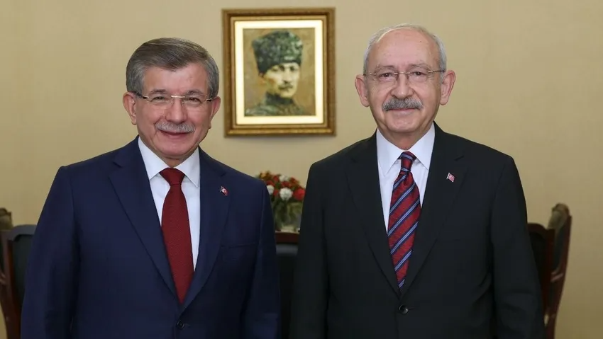 Kılıçdaroğlu’nun adaylık kampanyasına Davutoğlu’ndan maddi destek