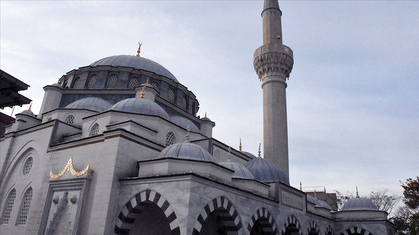 Tokyo Camii’nde bayram namazı 2 kez kılındı Tokyo Camii’nde bayram namazı 2 kez kılındı