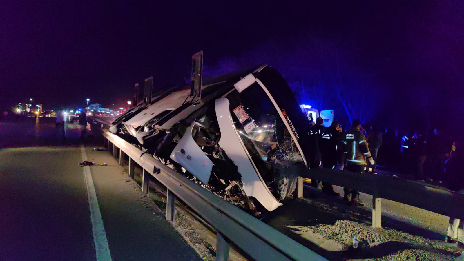 Bursa’da yolcu otobüsü devrildi: 3 kişi hayatını kaybetti