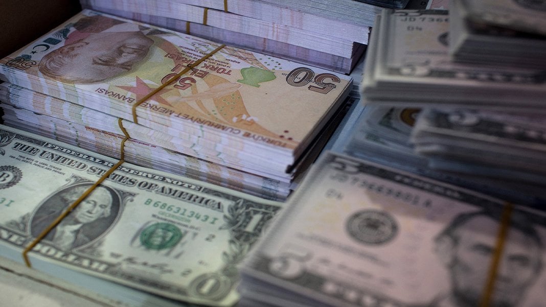 Ekonomi yönetimi doları frenlemek için her yolu deniyor