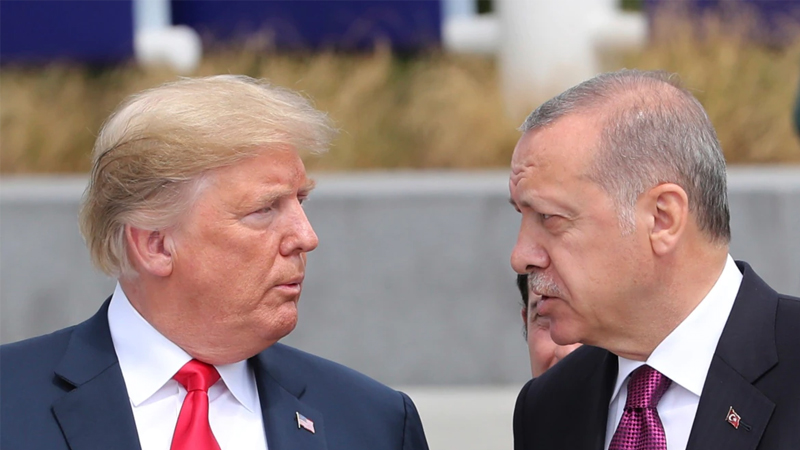 Trump, Erdoğan’a ‘Aptal olma’ dediği mektubu duvarına asmış!