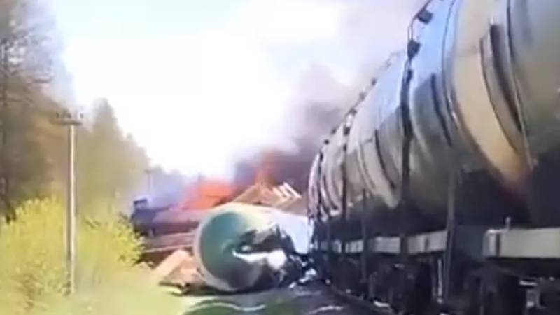 Rusya’da patlama treni raydan çıkardı